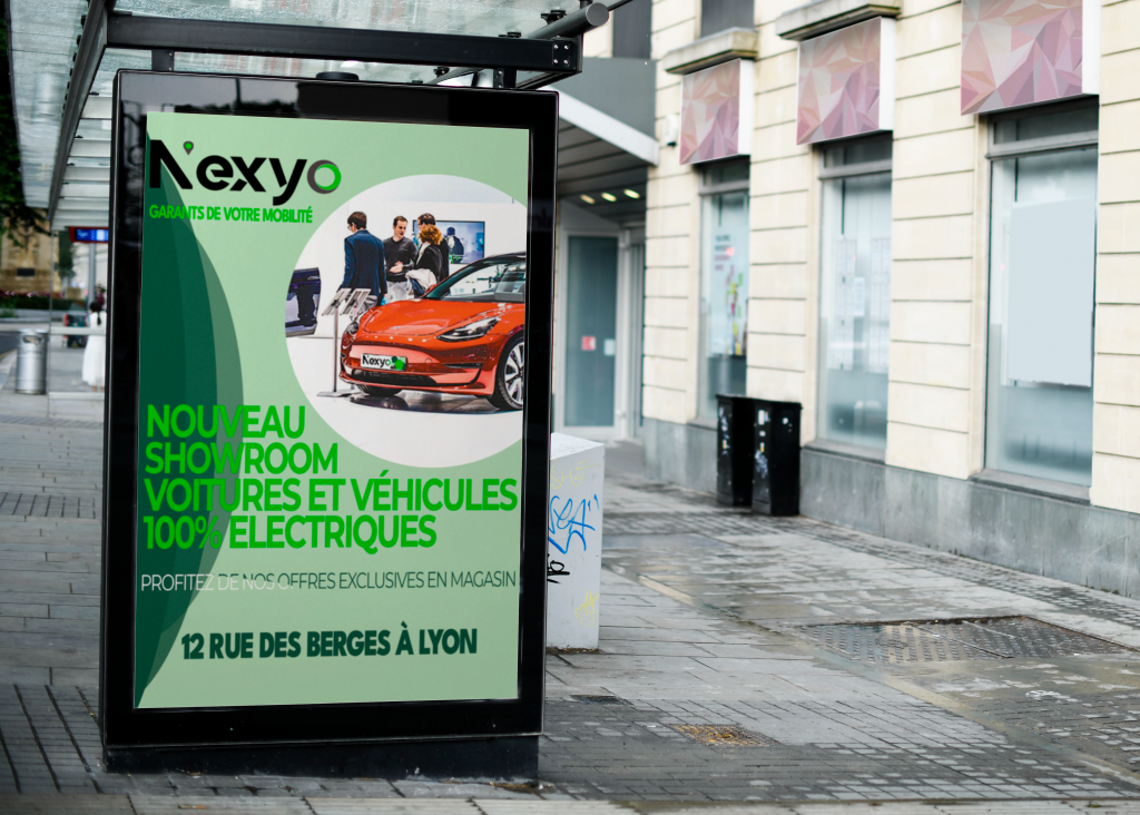 Mise en situation de l'affiche fictive pour annoncer l'ouverture d'un nouveau showroom de la marque Nexyo réalisé durant mon année de licence