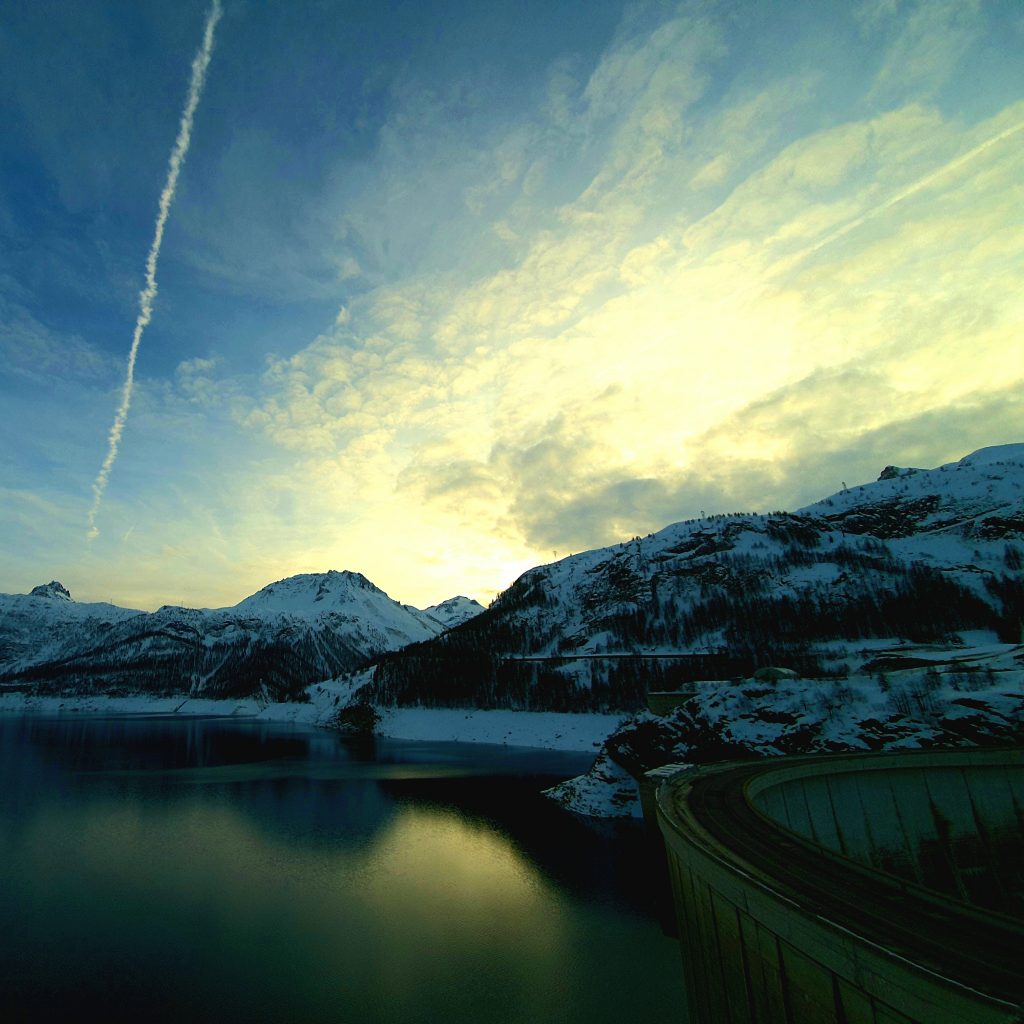 Photo prise lors d'un voyage au ski aux abords d'un barrage